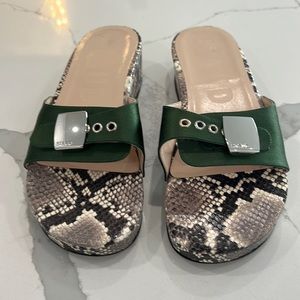 Women’s sandals
